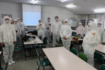 留学生が株式会社ブルボン柏崎工場を見学しました 新潟産業大学