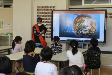 留学生が刈羽小学校の国際セミナーに参加しました